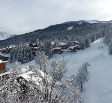 En Skis Aux Pieds Avec Sauna Lägenhet Courchevel