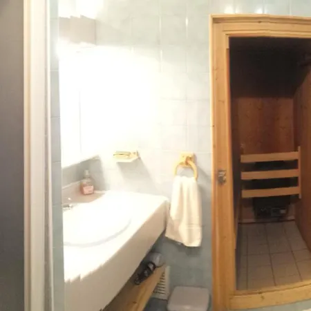 En Skis Aux Pieds Avec Sauna Lägenhet Courchevel